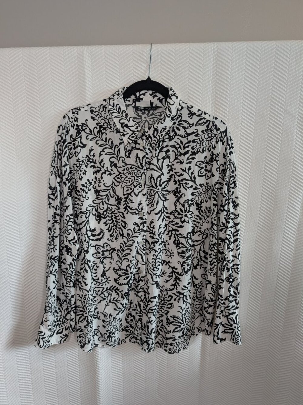 Zara Black & White Abstract Print Button Down Shirt Blouse Size Large Office